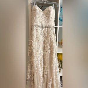 WEDDING DRESS (SIZE 14)